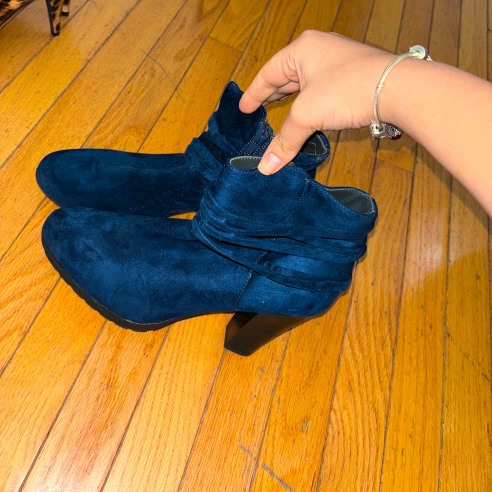 Blue boots perfect for winter size 11